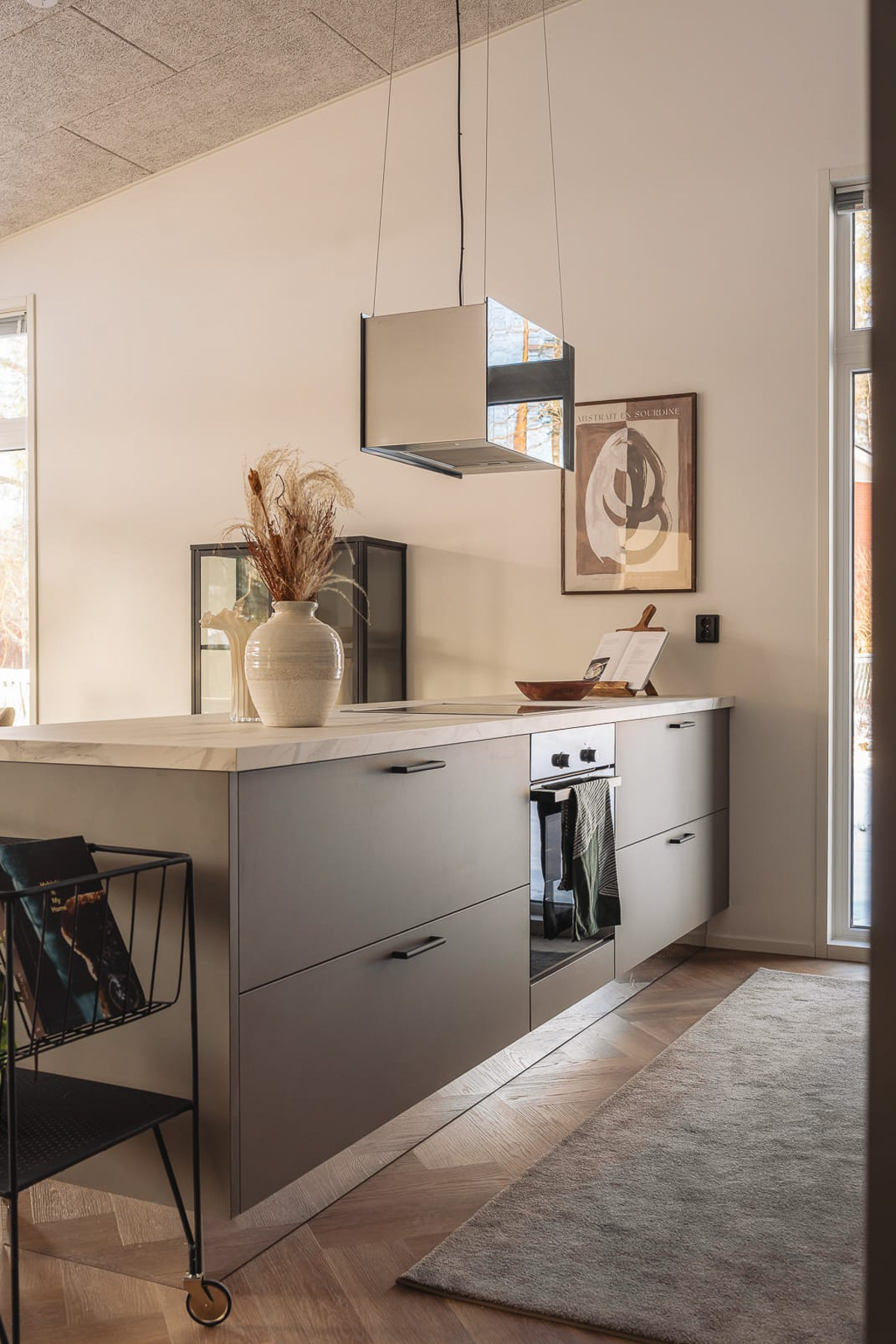 Pirkkalan Vanamo -avokeittiö luonnonvalossa